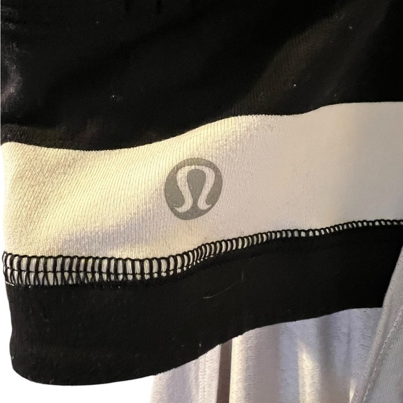 Lululemon No Limit Gray Active Tank with Striped Bra - Size 6 - Picture 7 of 7